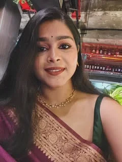 Ashtami look in a silk saree with a gold necklace